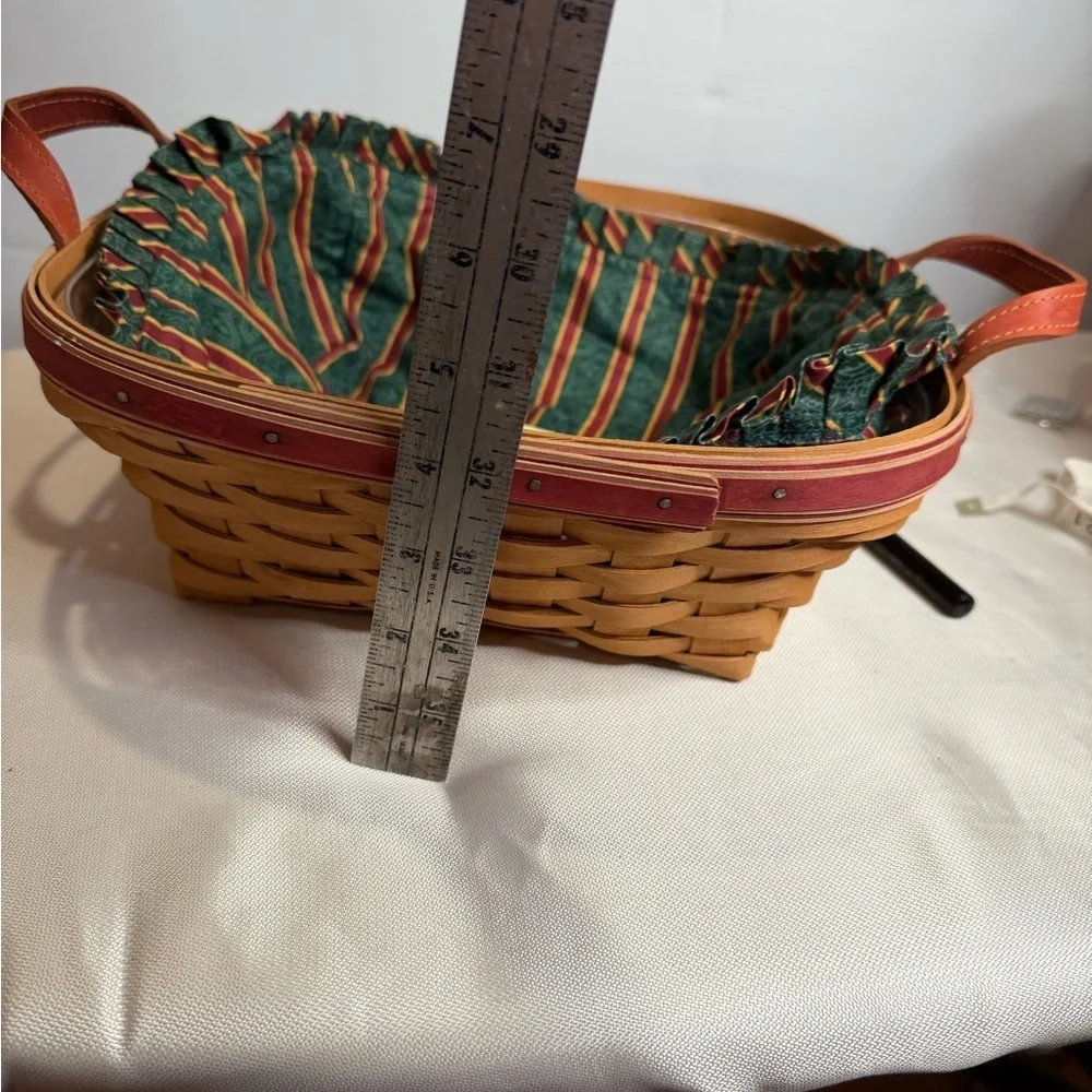 Longaberger square Handwoven Basket w Plastic Insert 2005 Holiday Edition